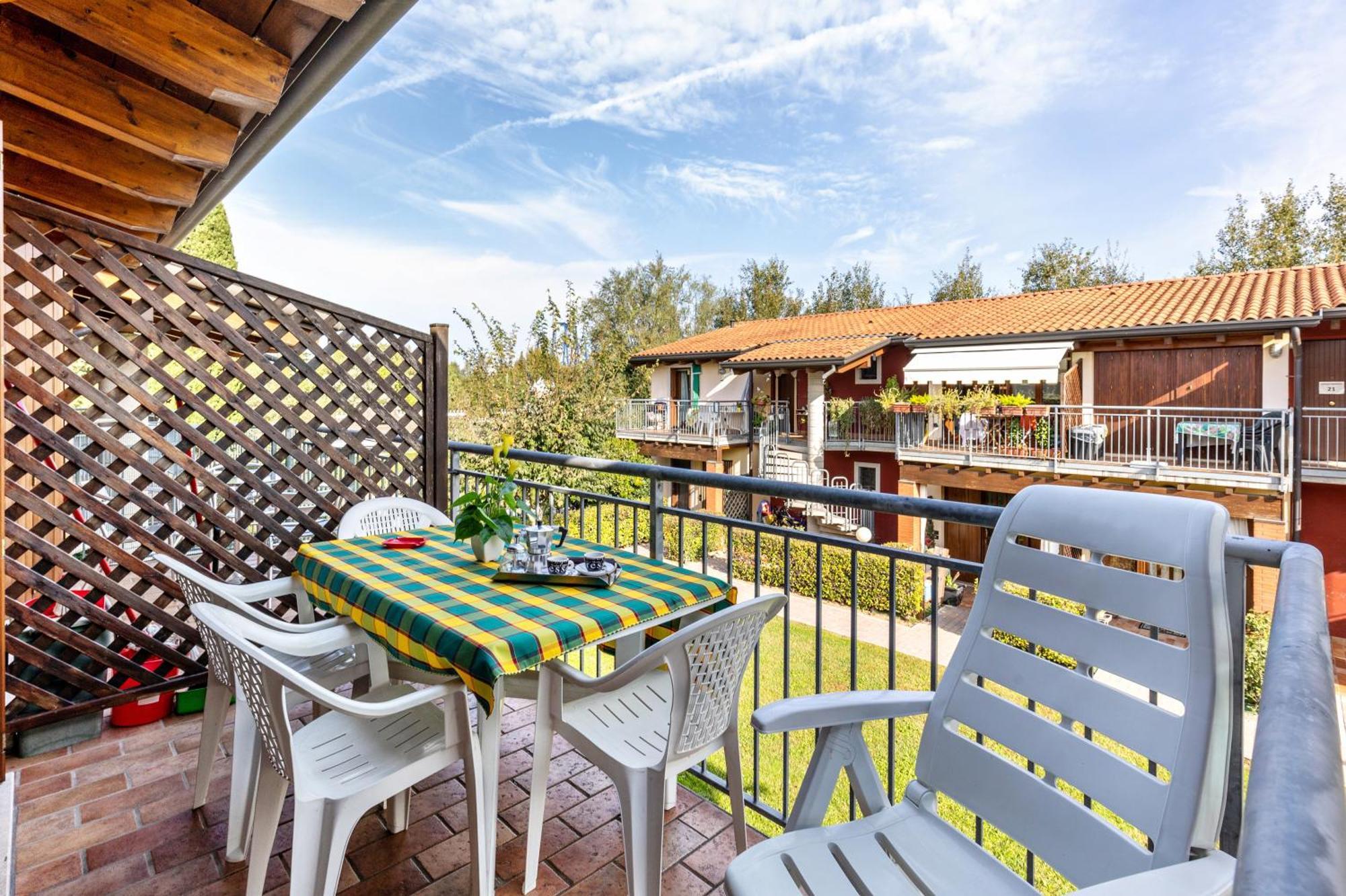 Residence La Corte Near Gardaland Castelnuovo del Garda Kültér fotó