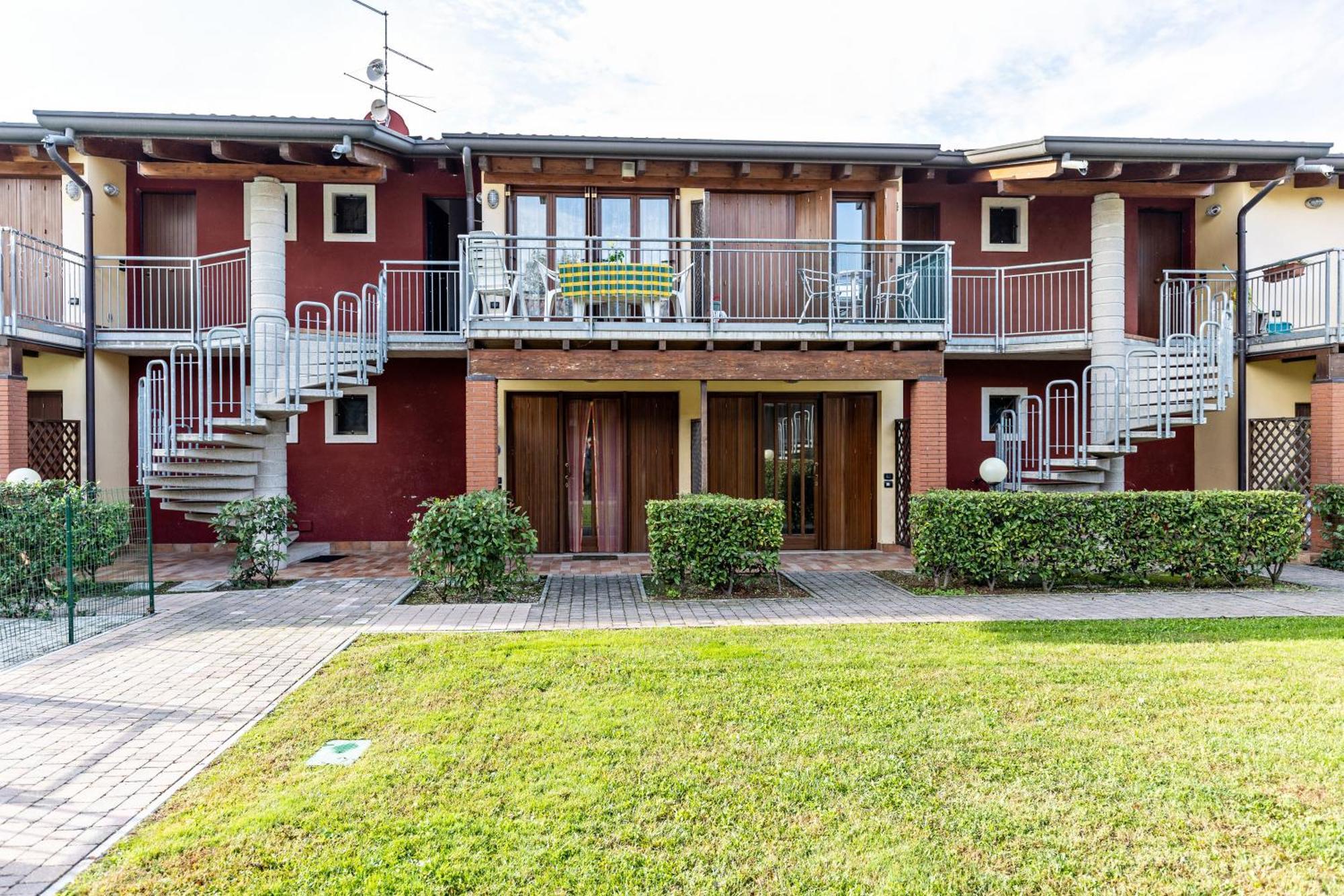 Residence La Corte Near Gardaland Castelnuovo del Garda Kültér fotó