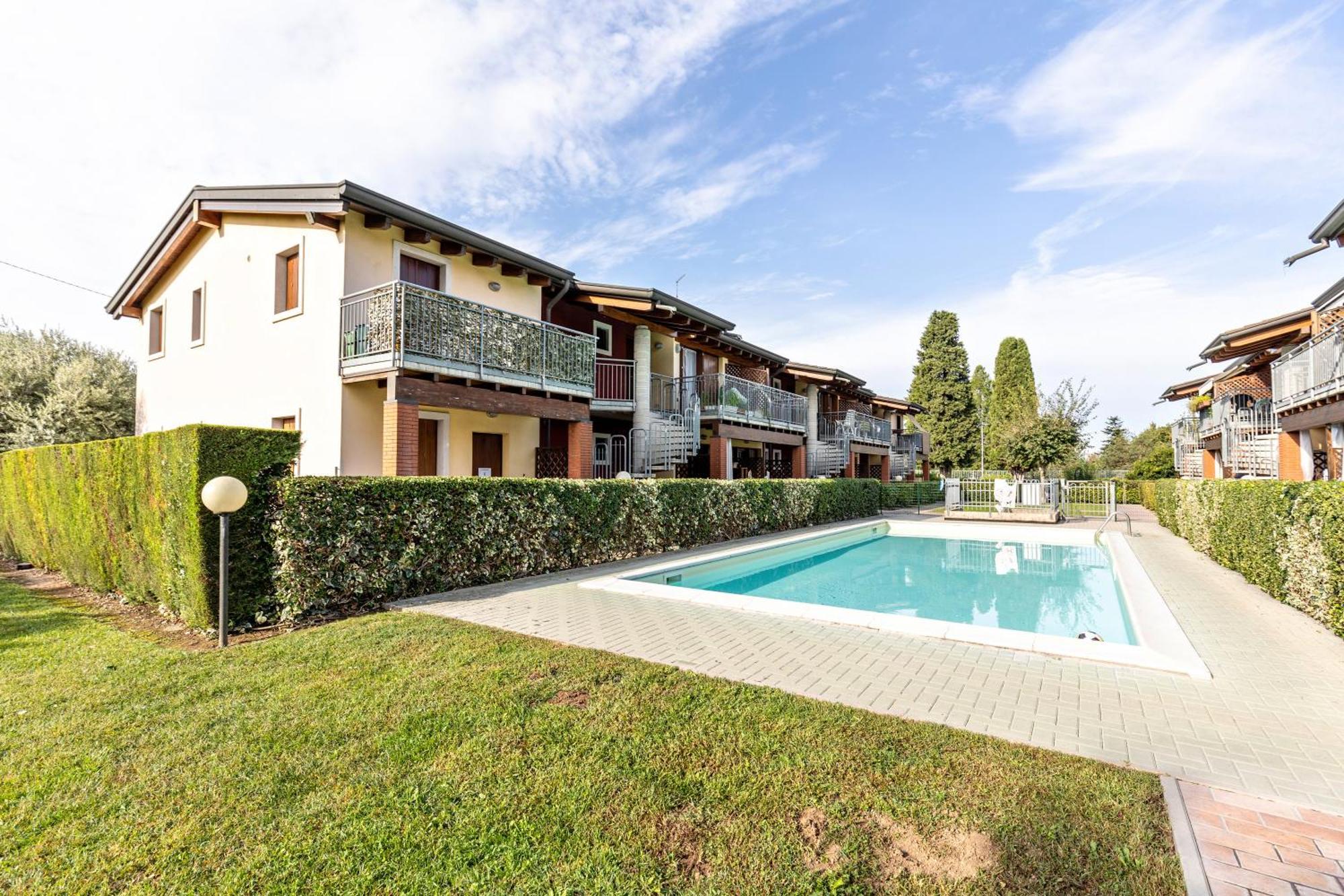 Residence La Corte Near Gardaland Castelnuovo del Garda Kültér fotó